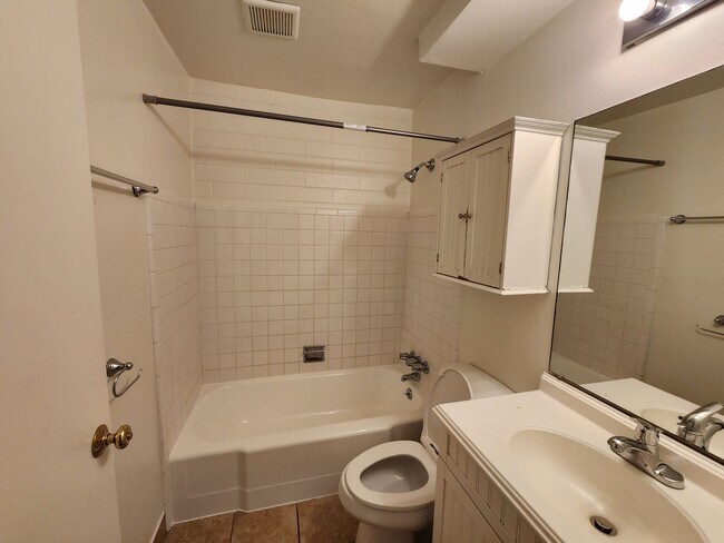 Building Photo - MetHigh (8Plex 2Bldg) ***