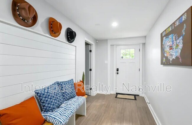 Building Photo - 840 Lemont Dr