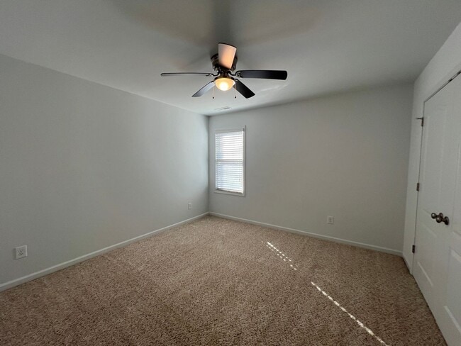 Building Photo - Beautiful 4 Bed 2.5 Bath Raeford Home with Fenced Yard