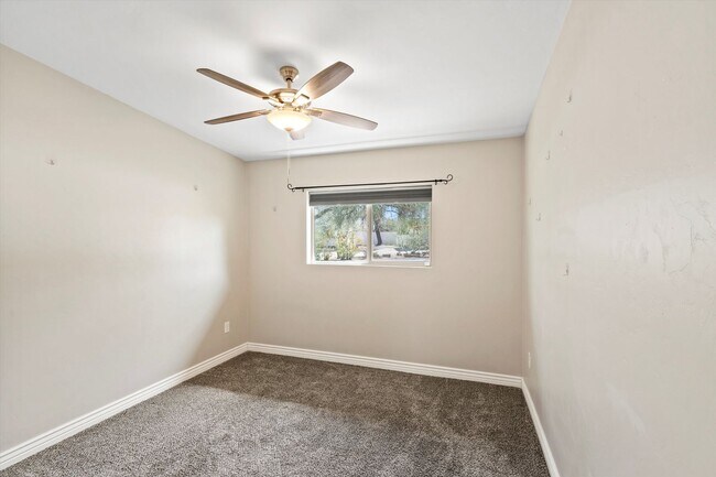 Building Photo - Charming home located in Indian Ridge Esta...