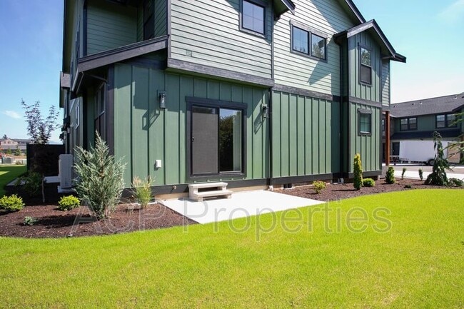 Building Photo - 2201 DeJong Dr