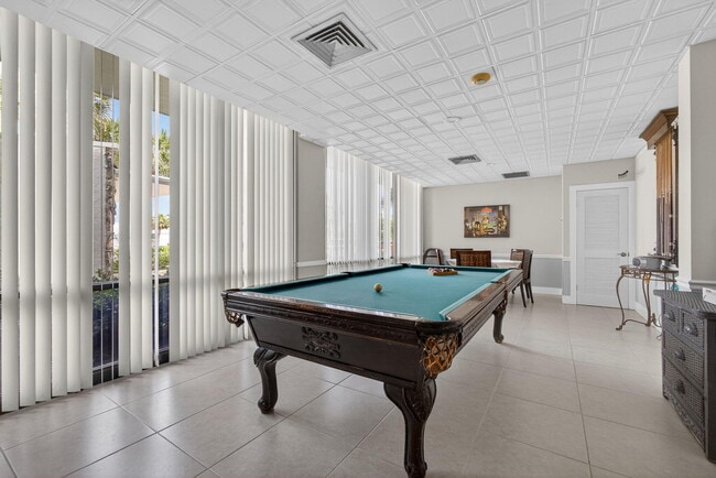 Building Photo - 336 Golfview Rd