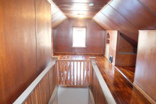 Building Photo - BEAUTIFUL HOME WITH 2 CAR GARAGE LOCATED I...