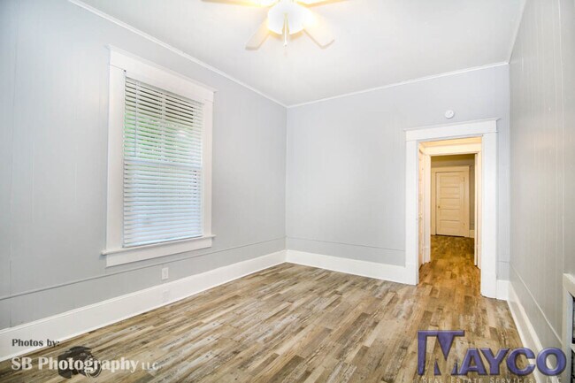 Primary Photo - 448-448 Robinson Pl