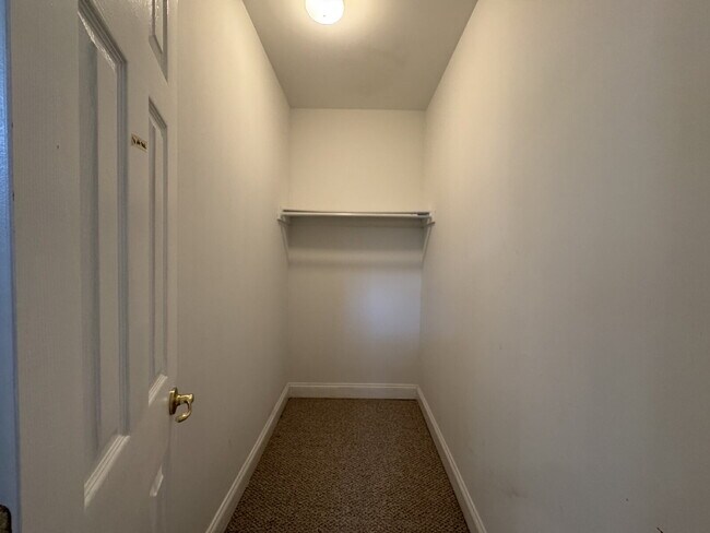 Building Photo - Spacious Elegance in Gated Piedmont!