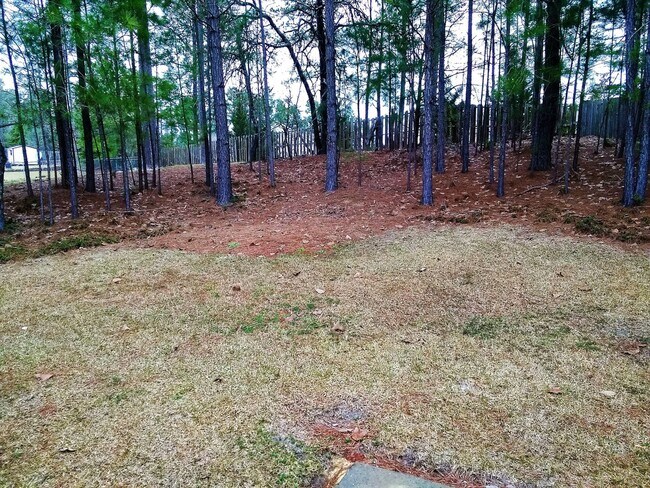 Building Photo - UPDATED & SPACIOUS 3 Bedroom 2 Bathroom home close to SHOPPING & FT BRAGG!!