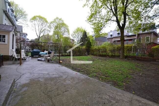 Building Photo - 16 Woodmont St