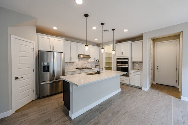 Building Photo - Move In Ready!stunning 3 bedroom, 2.5 bathroom home located in Phoenix!
