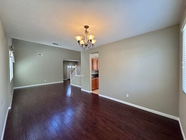 Building Photo - Beautiful Two Story 5 bedroom Home in the ...