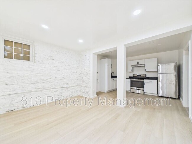 Building Photo - 1110 E 40th St
