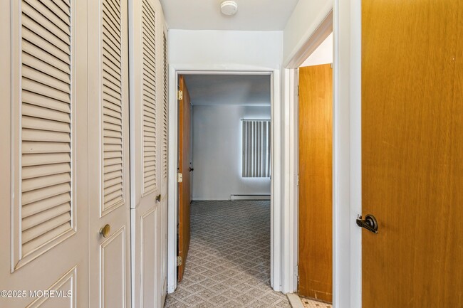 Building Photo - 873A Balmoral Ct