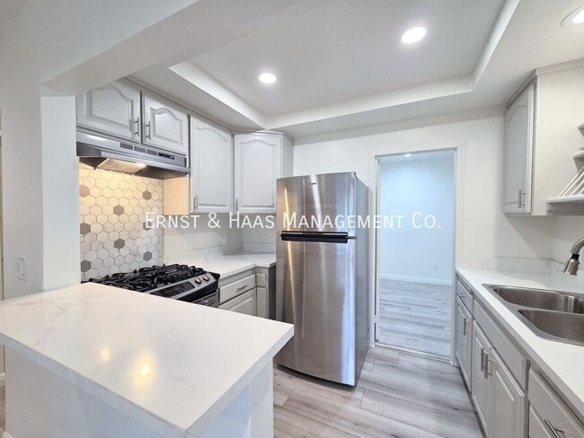 Building Photo - 1084 Walnut Ave