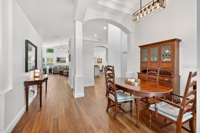 Building Photo - 5477 Glen Oak Pl