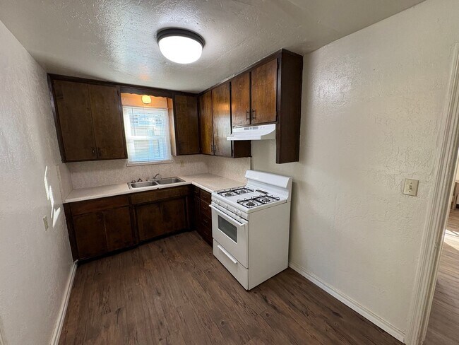 Building Photo - Cozy Home On Spacious Lot Available Now!