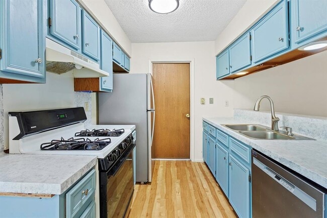 Building Photo - 2409 Berkett Dr