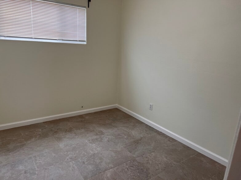 Building Photo - 754 48th St