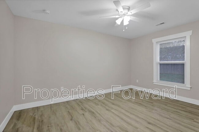 Building Photo - 1734 Eastfield Dr N