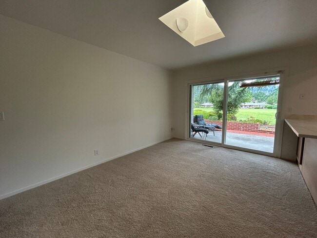 Building Photo - 7588 Oak Leaf Dr
