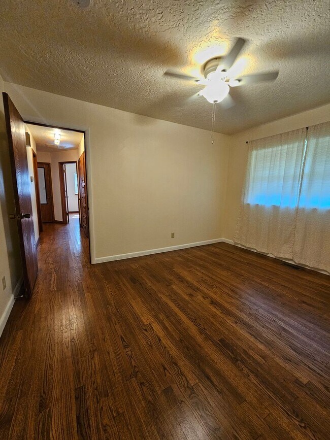 Building Photo - (3) Bed/(2) Bath with Storm Shelter and Mowing Included! Avail NOW!