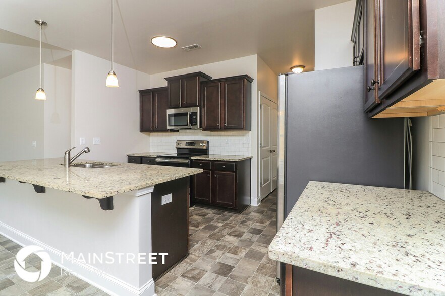 Building Photo - 120 Brookhaven Dr