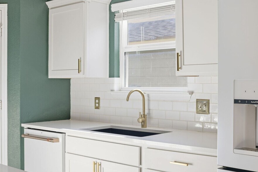 Building Photo - 10019 Bur Sedge