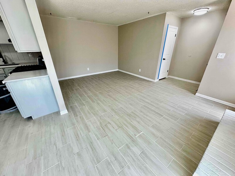 Building Photo - 2905 Beachcomber Dr