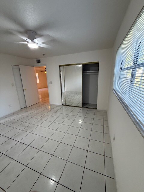 Building Photo - 1020 N 18th Ct