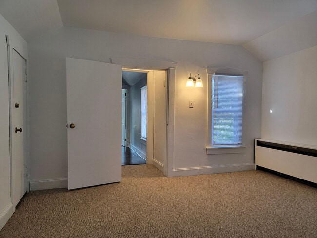 Building Photo - 271 W Main St