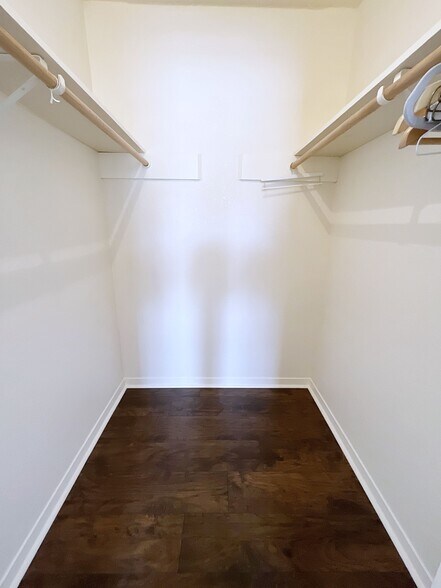 Roomy walk in closet - 2802 Westhill Dr