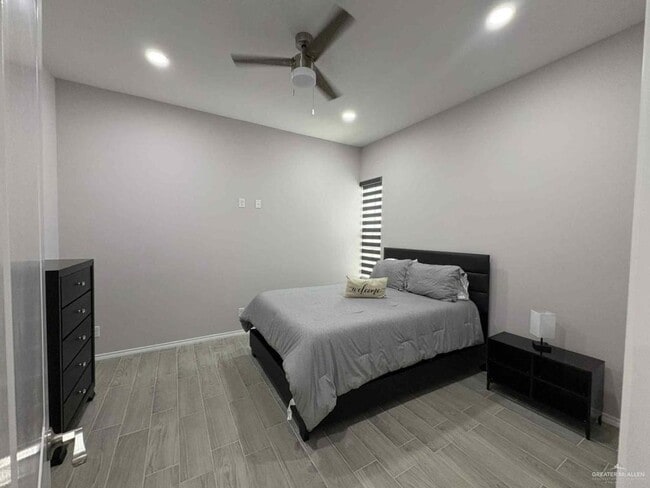 Building Photo - 10 Cassandra St