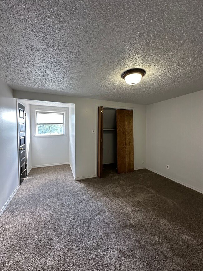 Building Photo - 2507 Dallas Cir