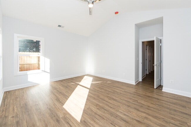 Building Photo - 805 Rodey Ave