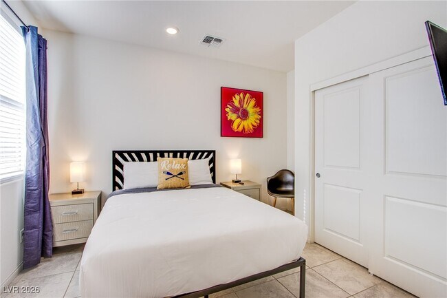 Building Photo - 9858 W Meranto Ave