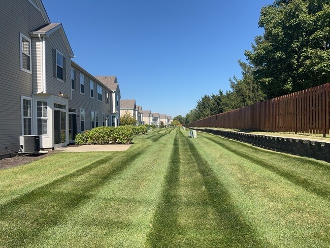 Building Photo - 2216 Evergreen Cir