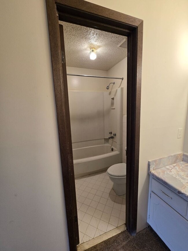 Building Photo - Spacious 1 Bedroom, 1.5 Bath Townhouse – M...