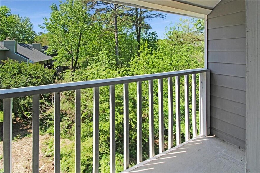 Building Photo - 204 Ivy Green Ln SE