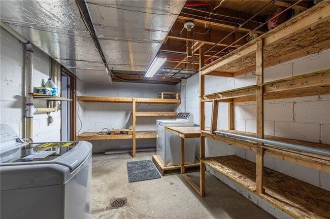 Building Photo - 107 Forest Edge Dr