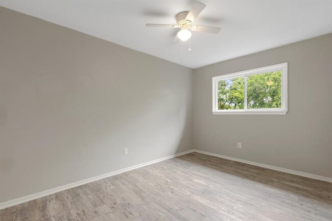 Building Photo - 6405 Chimney Creek Cir