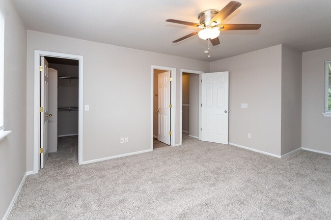 Building Photo - Beautiful 4-bedroom 3-bath located in Stetson Hills!