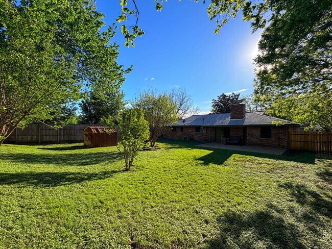 Building Photo - Charming 3-Bedroom Haven with Cozy Fireplace with Study in North Richland Hills!