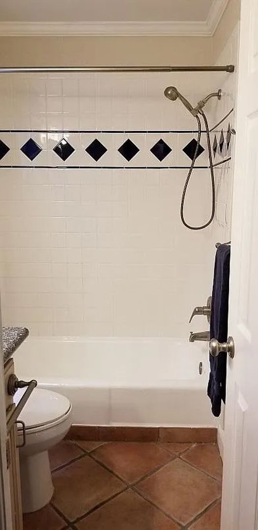 Building Photo - One Bedroom Condo Walking Distance to CU with Fenced Backyard and Flatiron Views!