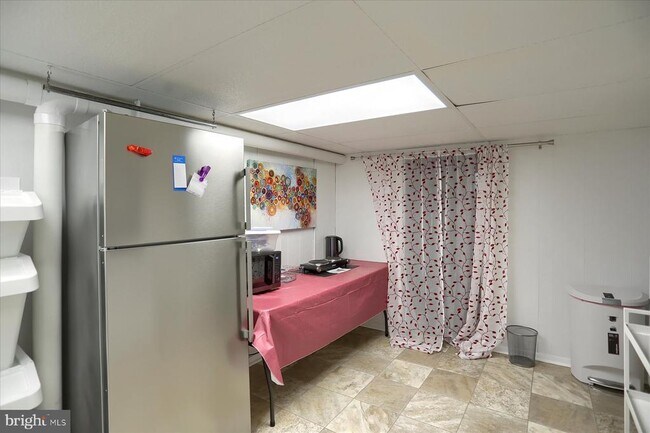 Building Photo - 83 Hillside Cir