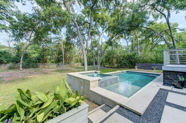 Building Photo - 6106 Shoal Creek Blvd