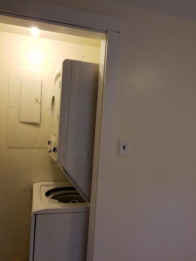 Building Photo - Chesapeake City 2BR/1BA Home for only $900...