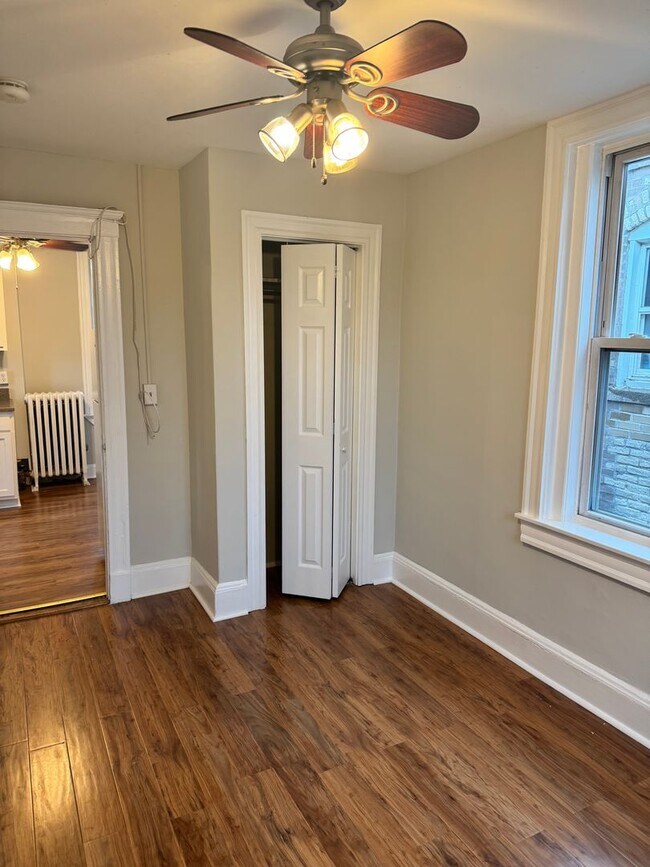 Building Photo - North End 3bed / 1bath available January 2026