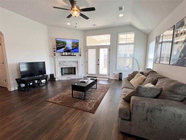 Building Photo - 901 Hedgefield Way