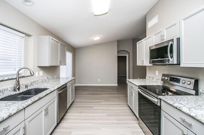 Building Photo - 3948 E Stanford Ave