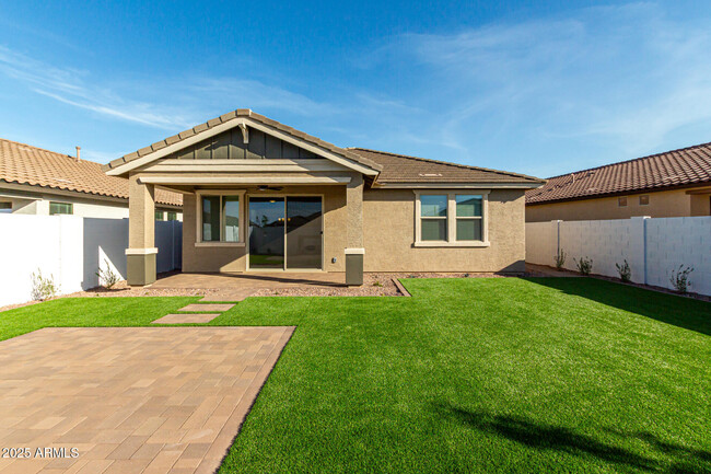 Building Photo - 34924 N Hawley Dr