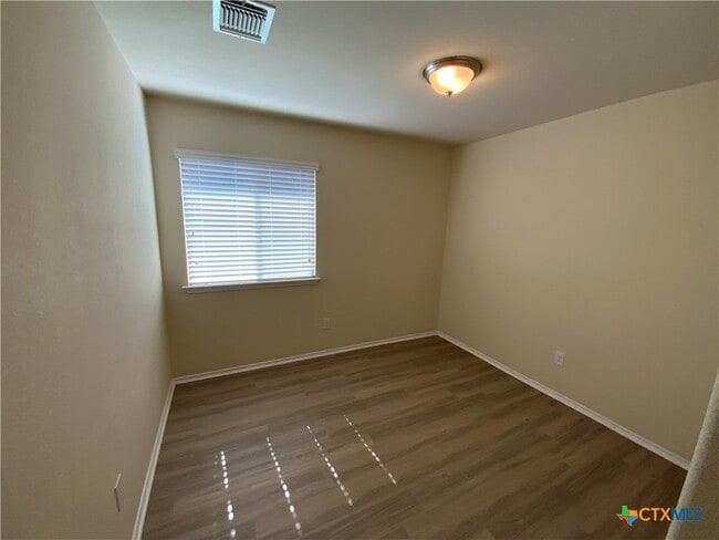 Building Photo - 5205 Cicero Dr