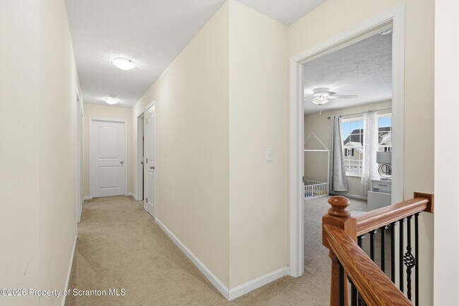 Building Photo - 124 Falcon Ln